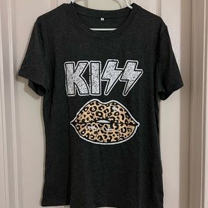 Kiss Tee
